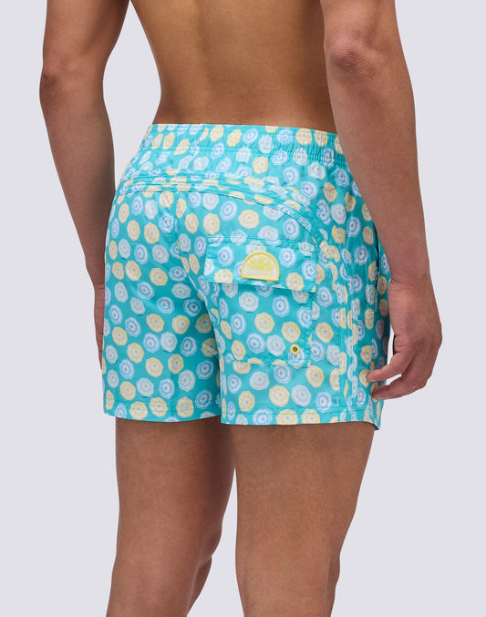 MAILLOT DE BAIN COURT À TAILLE ÉLASTIQUÉE REPREVE® AVEC IMPRESSION MINI PARASOLS