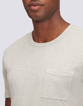 T-SHIRT TEINTÉ EN VÊTEMENT AVEC POCHE