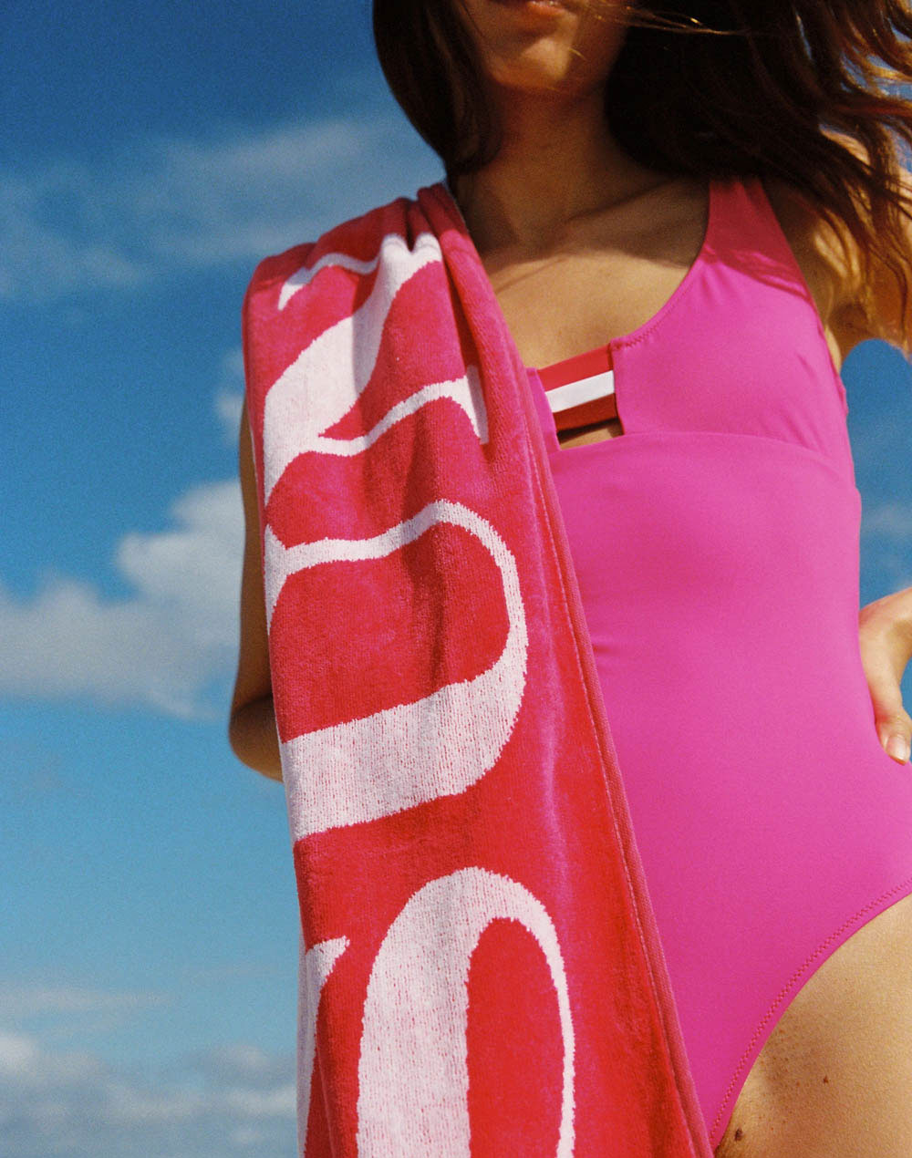 NEW CLASSIC - JACQUARD BEACH TOWEL WITH LOGO