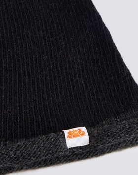 GORRO DE COLOR CONTRASTANTE