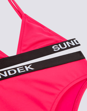 BIKINI DE NIÑA CON TOP TRIANGULAR Y BAÑADOR FIJO CON ELÁSTICO LOGO