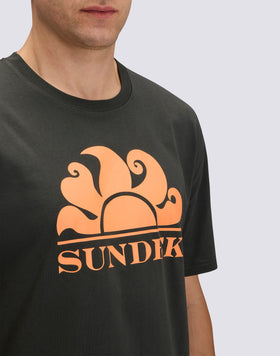 CAMISETA DE CUELLO REDONDO CON ESTAMPADO DEL LOGOTIPO