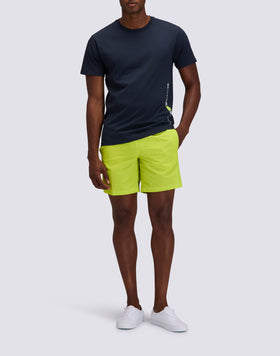 CAMISETA DE CUELLO REDONDO PARA HOMBRE CON ESTAMPADO DEL LOGOTIPO VERTICAL