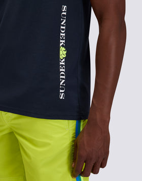 CAMISETA DE CUELLO REDONDO PARA HOMBRE CON ESTAMPADO DEL LOGOTIPO VERTICAL