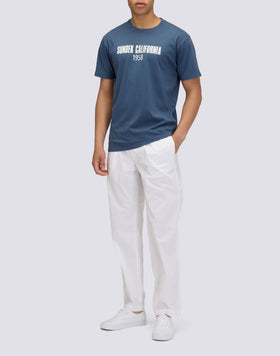 T-SHIRT HOMME À COL ROND AVEC INSCRIPTION « SUNDEK CALIFORNIA 1958 »
