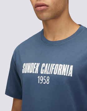 T-SHIRT HOMME À COL ROND AVEC INSCRIPTION « SUNDEK CALIFORNIA 1958 »