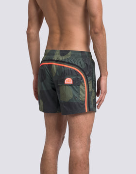BAÑADOR DE PANTALÓN CORTO CON CINTURA ELÁSTICA ESTAMPADO DE CAMUFLAJE TEJIDO RIP-STOP