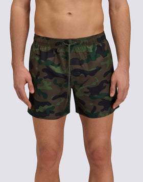 BAÑADOR CORTO CON CINTURA ELÁSTICA Y ESTAMPADO DE CAMUFLAJE EN POLIÉSTER RECICLADO REPREVE®