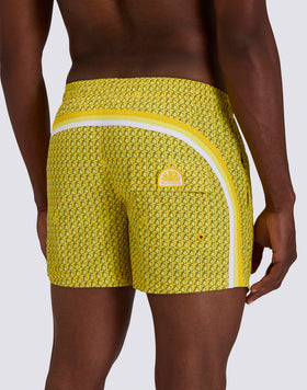 BAÑADOR CORTO CON CINTURA ELÁSTICA DE POLIÉSTER RECICLADO REPREVE® CON ESTAMPADO FRUIT FIESTA