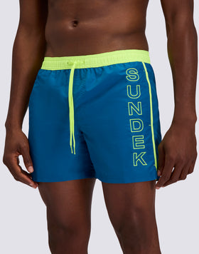 MAILLOT DE BAIN COURT À TAILLE ÉLASTIQUE ICONIC EN TAFFETAN AVEC PIPING CONTRASTÉ