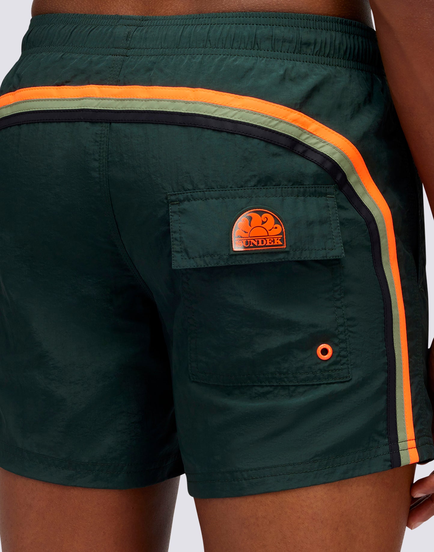 SHORT SWIM SHORTS WITH AN ELASTICATED WAISTBAND