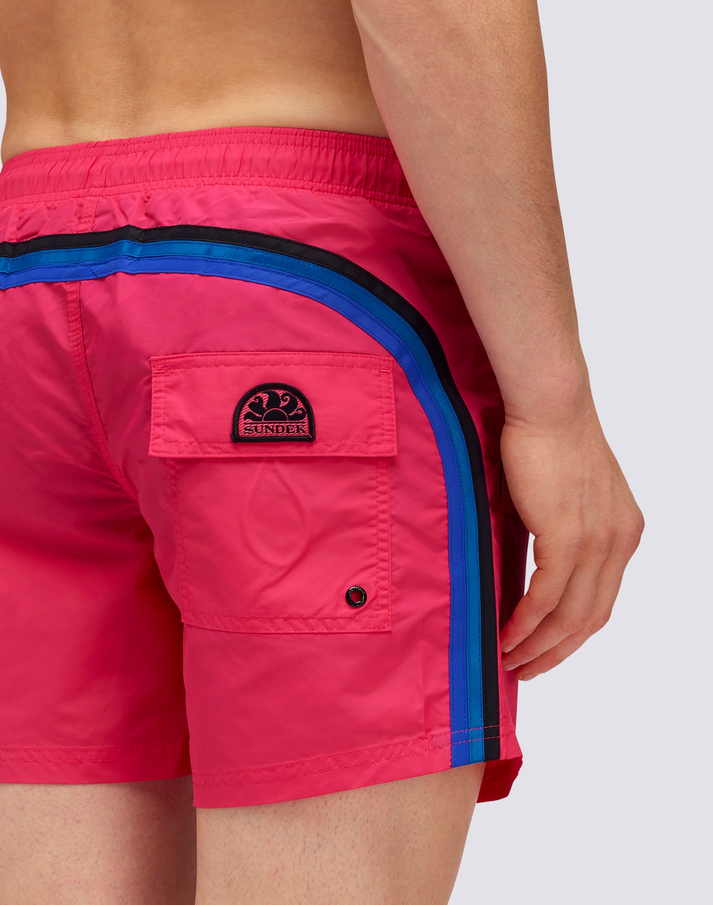 SHORT DE BAIN À TAILLE ÉLASTIQUE TAFFETA ICONIQUE ARC-EN-CIEL FONCÉ