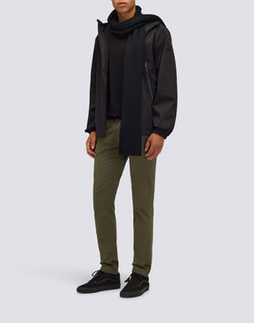 CHAQUETA CORTA DE HOMBRE CON CAPUCHA DE TEJIDO DOBLE