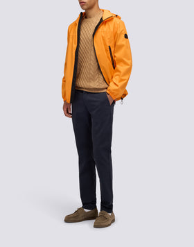 GIUBBOTTO CORTO DA UOMO CON CAPPUCCIO IN TESSUTO ACCOPPIATO