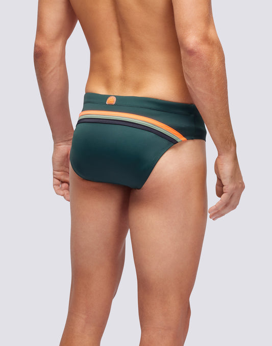 RAINBOW BEACH BRIEFS