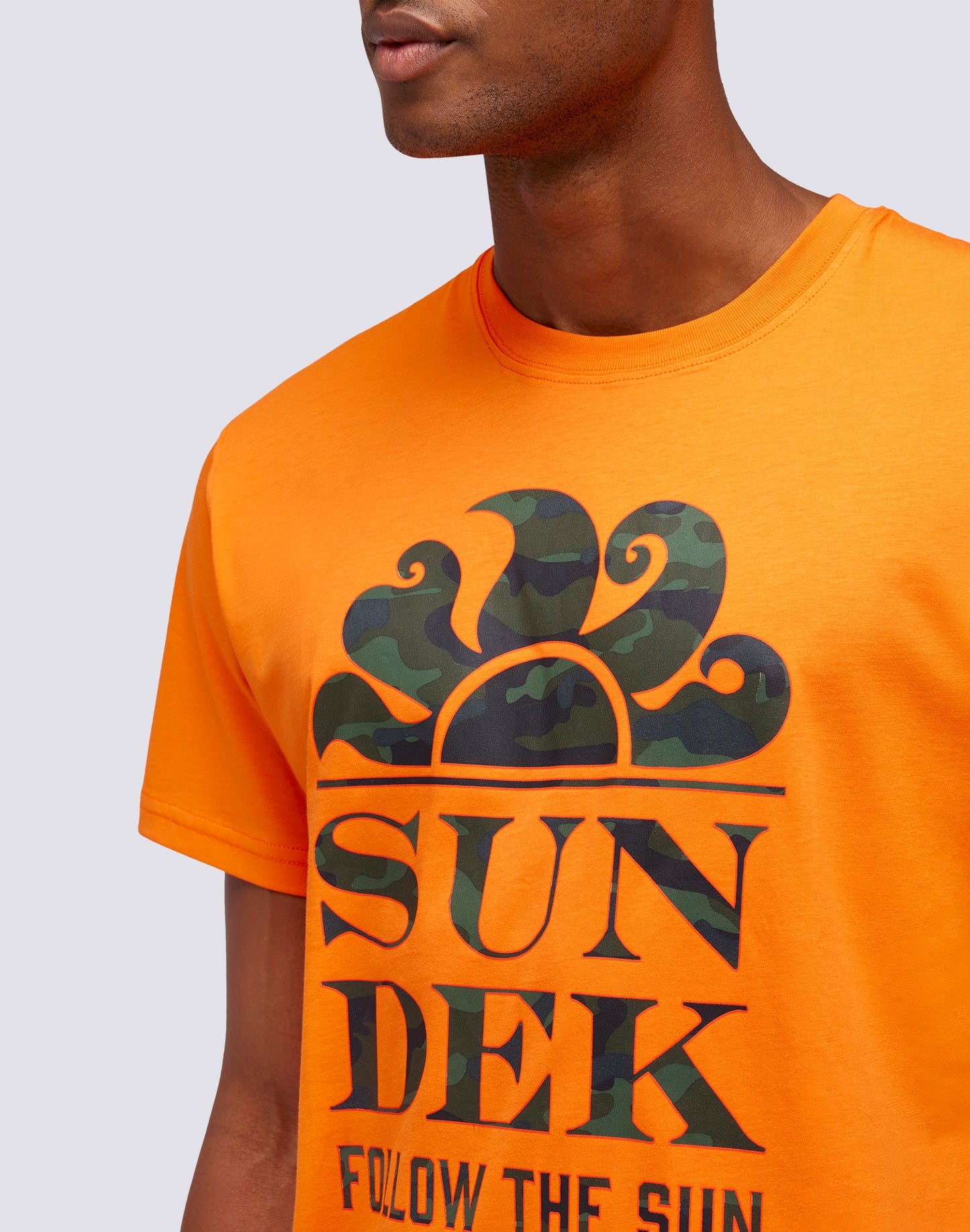 FOLLOW THE SUN CAMOU PRINT T-SHIRT