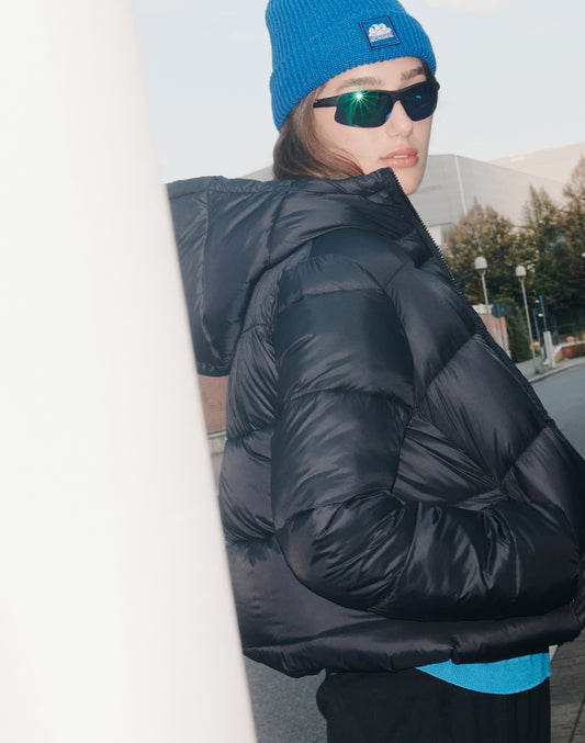 CHAQUETA CORTA ACOLCHADA CON CAPUCHA PARA MUJER