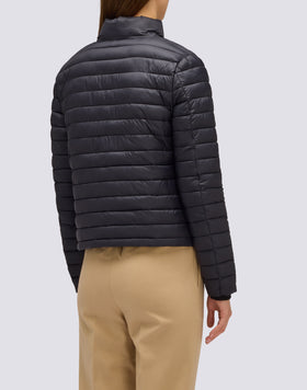 PLUMÍN DE MUJER CON CUELLO ALTO