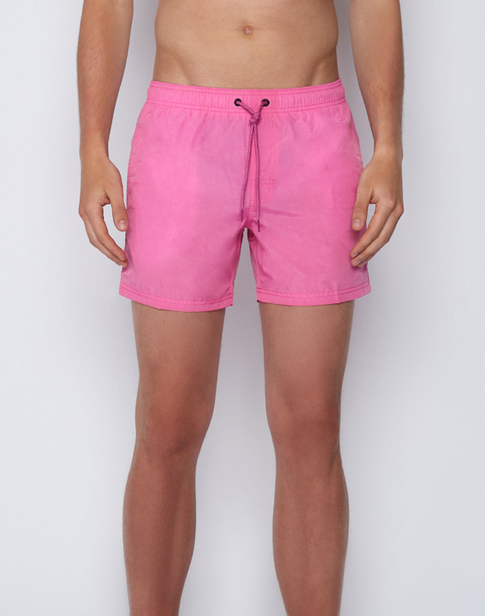 SHORT SWIM SHORTS WITH AN ELASTICATED WAISTBAND