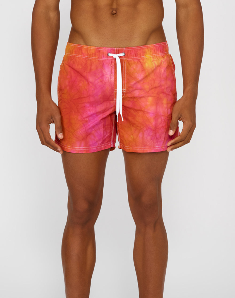 SHORT SWIM SHORTS WITH AN ELASTICATED WAISTBAND