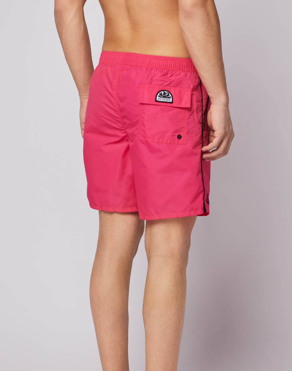 MID-LENGTH SWIM SHORTS WITH AN ELASTICATED WAISTBAND