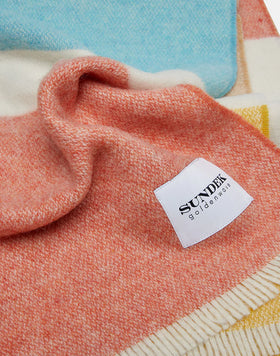 ÉCHARPE MULTICOLORE À RAYURES